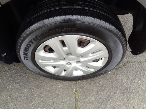 Used 2018 Dodge Journey SE image 24