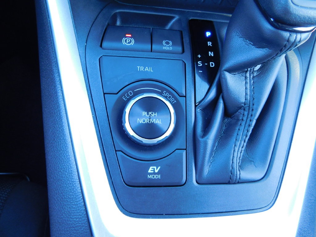 Used 2025 Toyota RAV4 LE AWD/4WD image 31