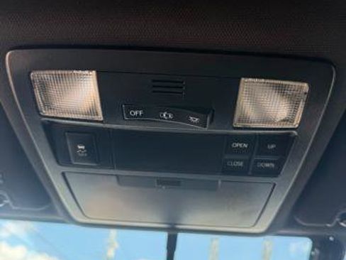 Used 2016 Toyota Tacoma Limited image 17