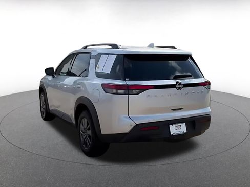 Used 2025 Nissan Pathfinder SV FWD image 11