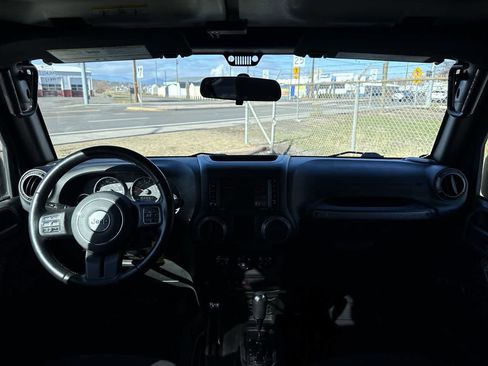 Used 2018 Jeep Wrangler Unlimited Sport w/ Connectivity Group image 15