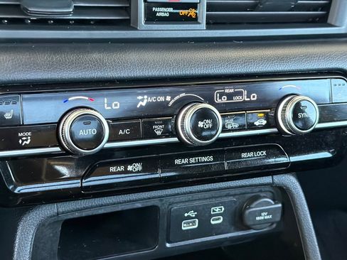 Used 2024 Honda Pilot Touring image 21