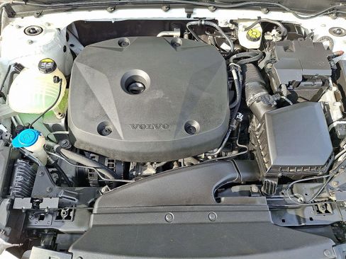 Used 2019 Volvo XC40 T5 Momentum image 28