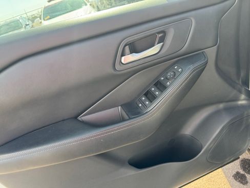 Used 2024 Nissan Rogue SV FWD image 11