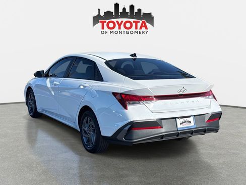 Used 2024 Hyundai Elantra SEL image 5