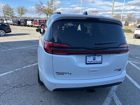 New 2026 Chrysler Pacifica Limited image 27