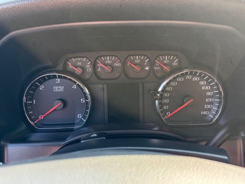 Used 2019 Chevrolet Silverado 1500 Custom w/ Custom Convenience Package AWD/4WD image 22