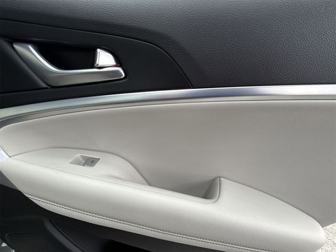 Used 2024 Genesis G70 2.5T image 42