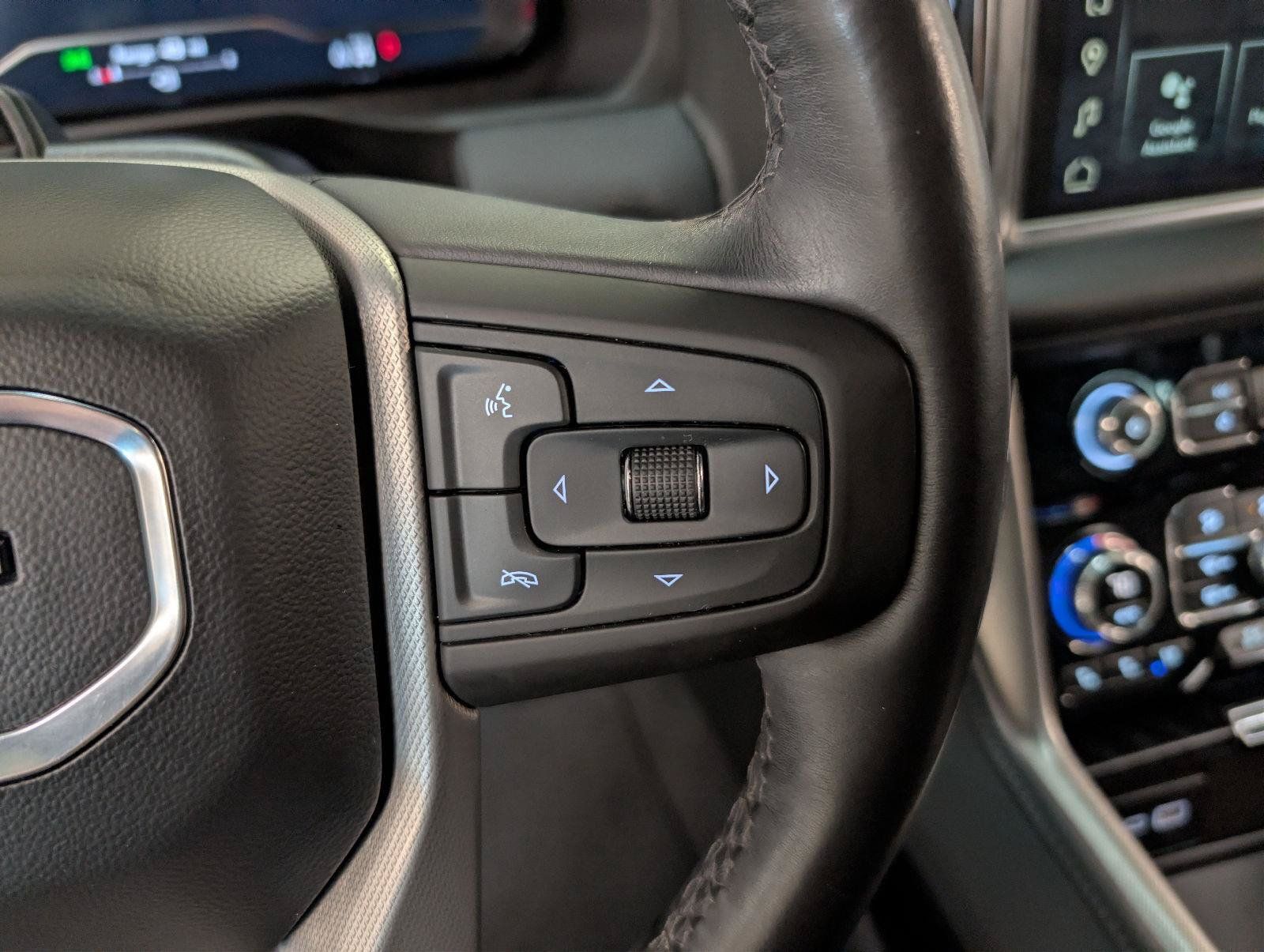Used 2023 GMC Yukon Denali w/ Advanced Technology Package AWD/4WD image 23