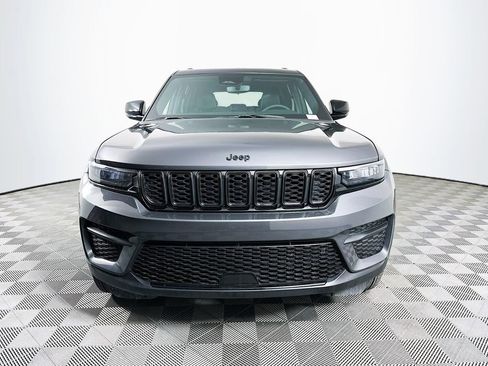 Certified 2024 Jeep Grand Cherokee Altitude image 4