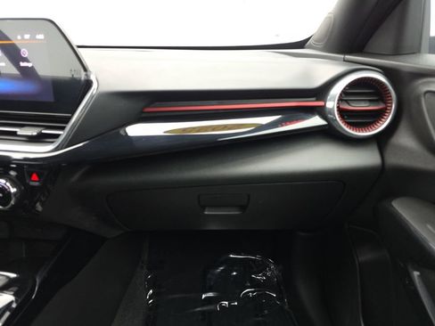 Used 2025 Chevrolet Trax RS w/ Driver Confidence Package FWD image 38