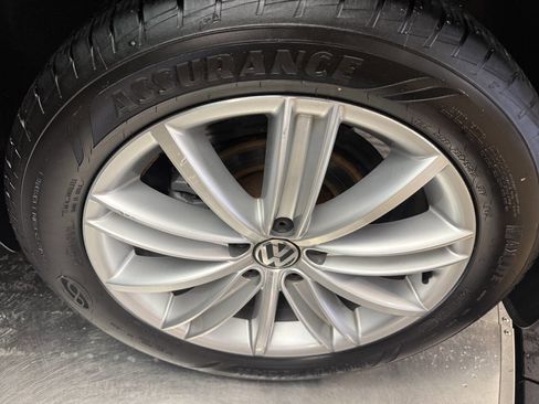 Used 2015 Volkswagen Tiguan SEL image 28