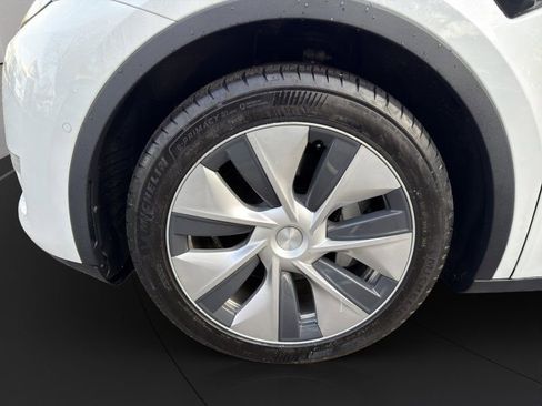 Used 2020 Tesla Model Y Long Range image 21