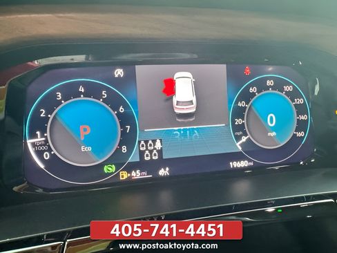 Used 2024 Volkswagen Atlas SE w/ Panoramic Sunroof Package FWD image 18