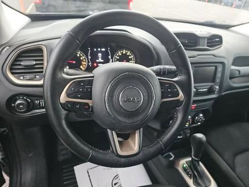 Used 2017 Jeep Renegade Latitude image 13