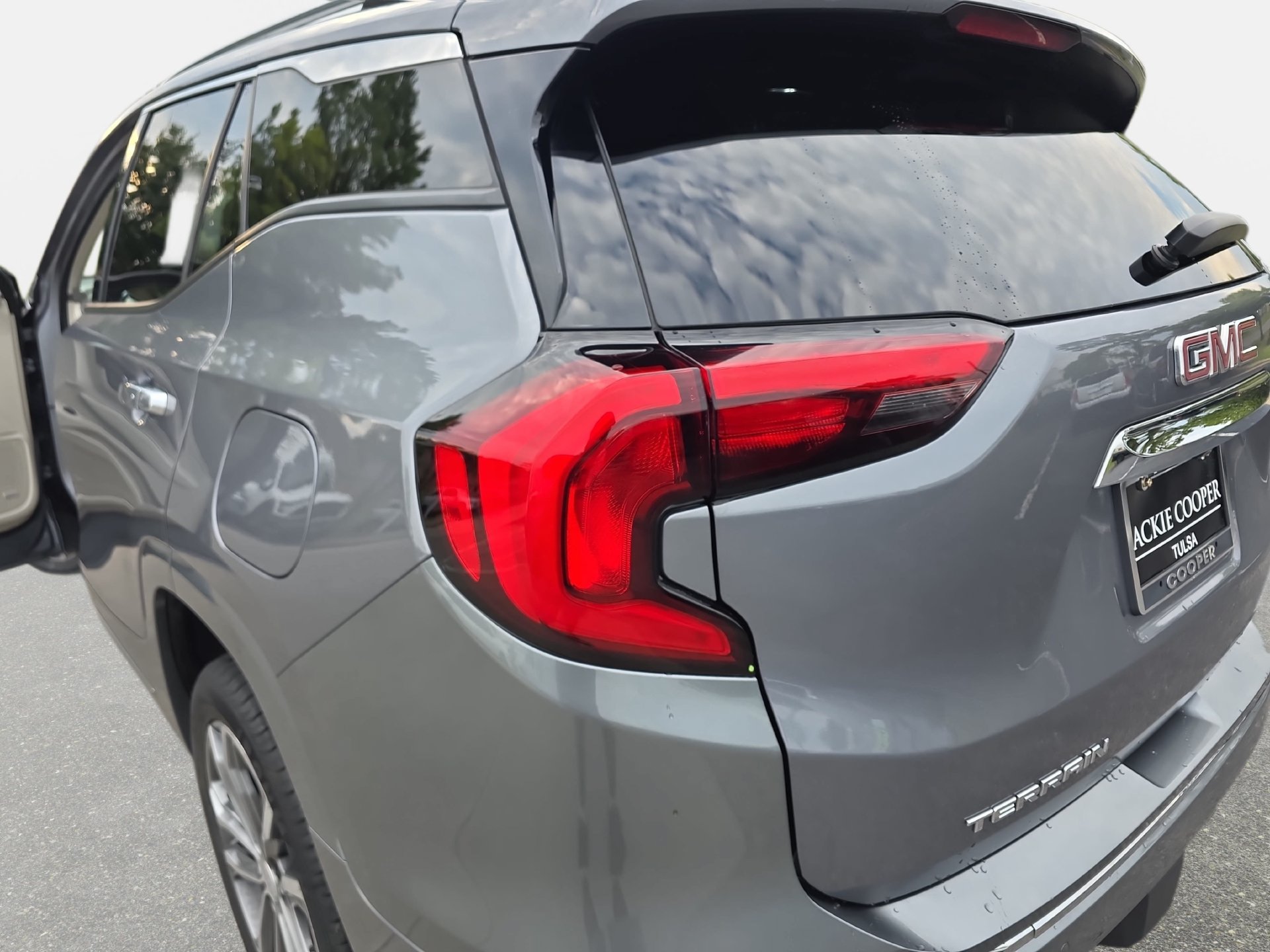 Used 2020 GMC Terrain Denali w/ Denali Premium Package FWD image 32