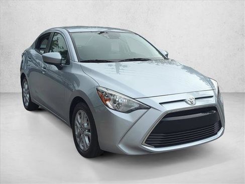 Used 2018 Toyota Yaris iA image 3