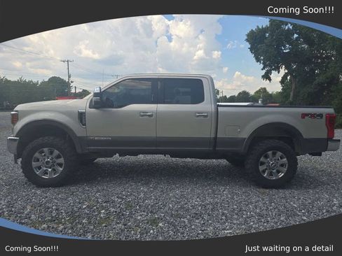 Used 2017 Ford F250 Lariat w/ Chrome Package AWD/4WD image 2