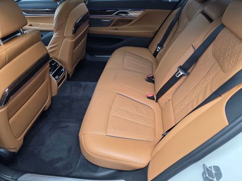 Used 2022 BMW 740i w/ M Sport Package RWD image 15