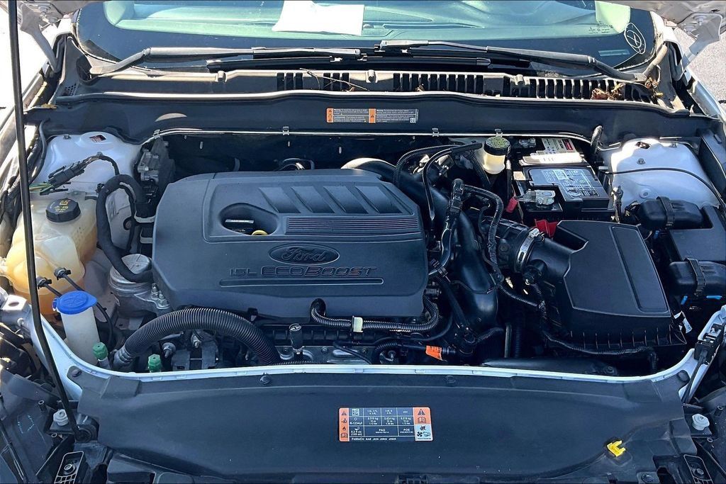 Used 2017 Ford Fusion SE w/ Equipment Group 201A FWD image 10