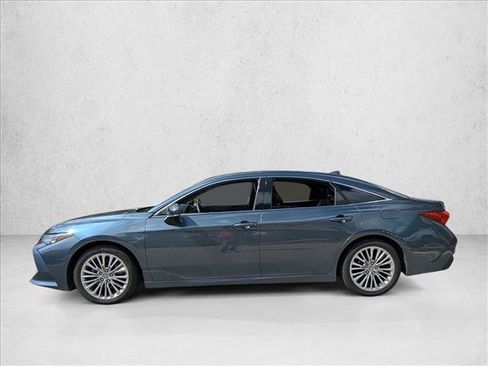 Used 2021 Toyota Avalon Limited image 5