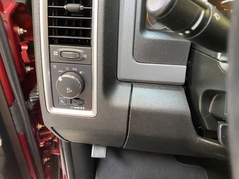 Used 2019 RAM 1500 Big Horn RWD image 33