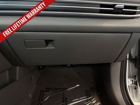 Used 2025 Hyundai Elantra SEL FWD image 39