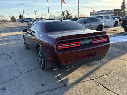 Used 2018 Dodge Challenger SXT Plus image 7