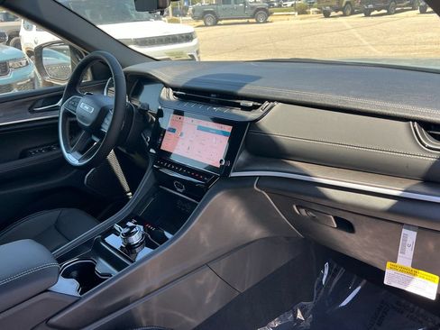 New 2026 Jeep Grand Cherokee L Limited AWD/4WD image 12