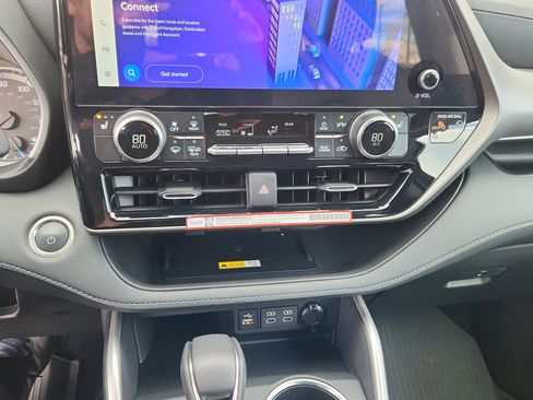 Certified 2025 Toyota Highlander XLE image 21