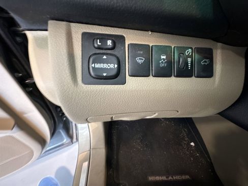 Used 2012 Toyota Highlander Limited image 17