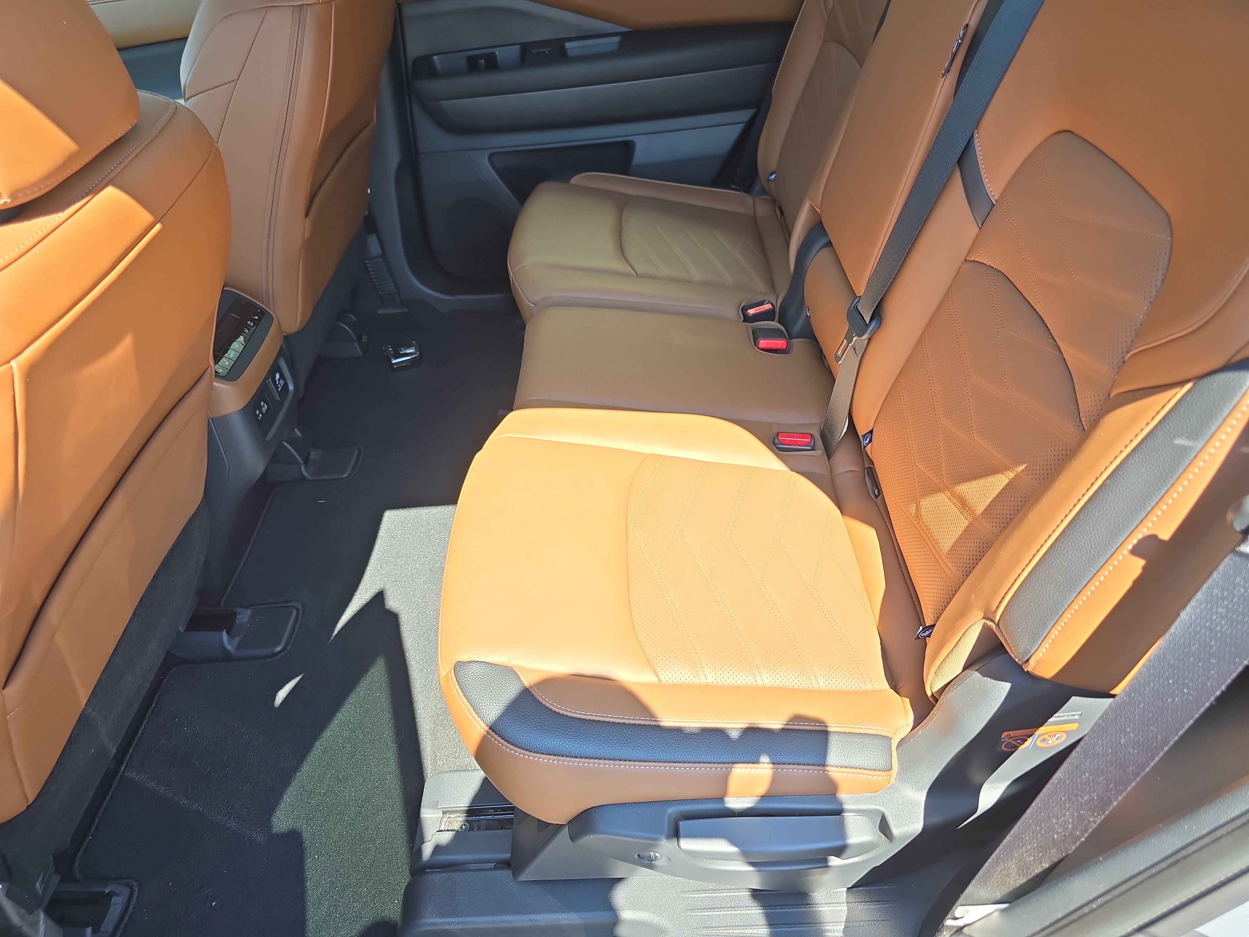 Used 2024 Nissan Pathfinder Platinum w/ Cargo Package AWD/4WD image 15