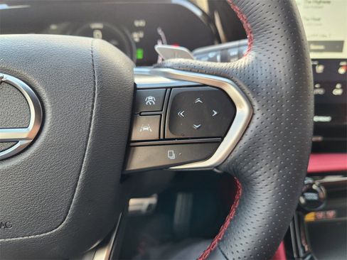 Used 2025 Lexus NX 450h+ F Sport image 29