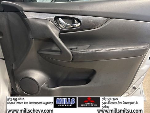 Used 2017 Nissan Rogue SV w/ SV Premium Package image 18