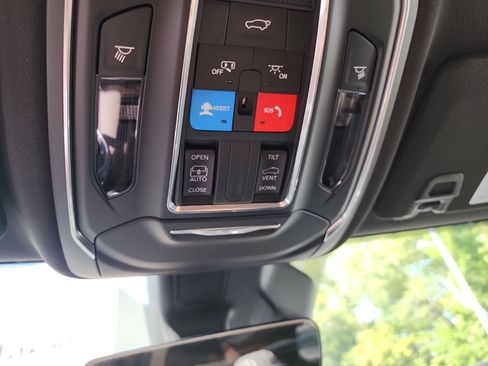 New 2025 Jeep Grand Cherokee L Altitude image 9