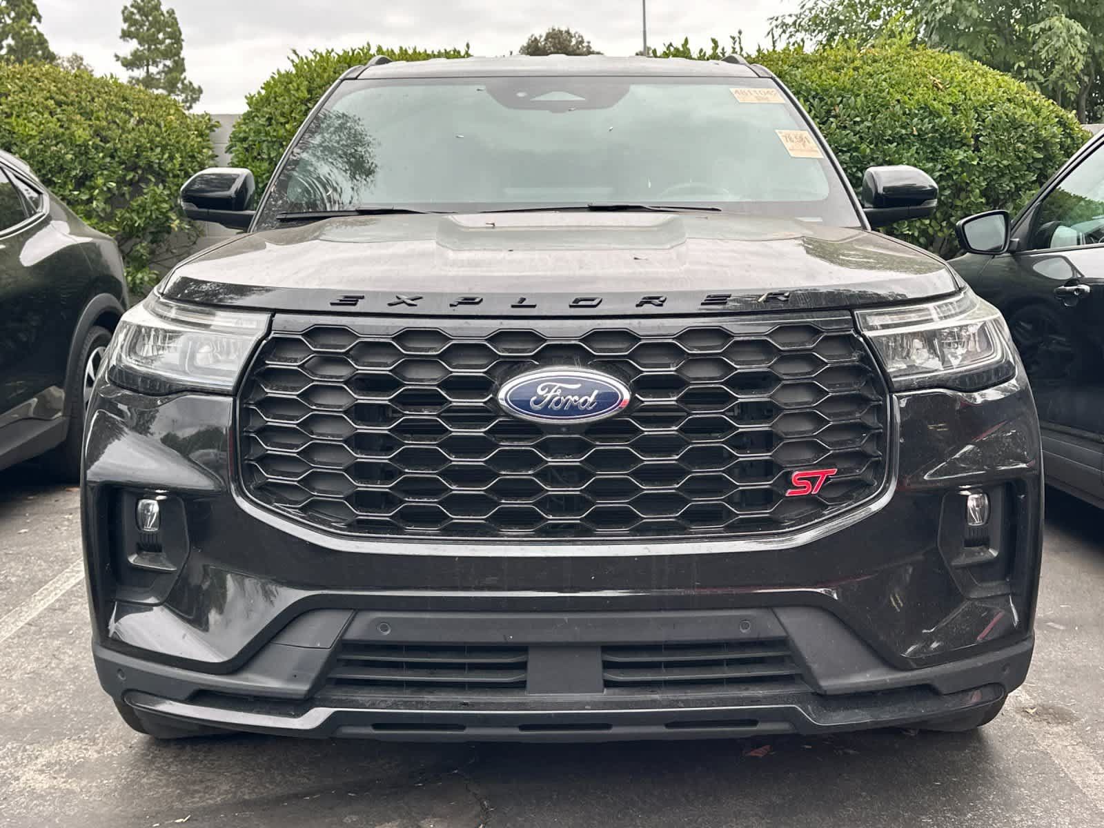 Used 2025 Ford Explorer ST RWD image 2