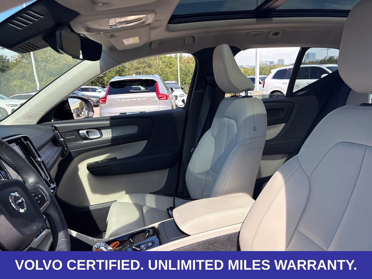 Certified 2025 Volvo XC40 B5 Plus AWD/4WD image 21