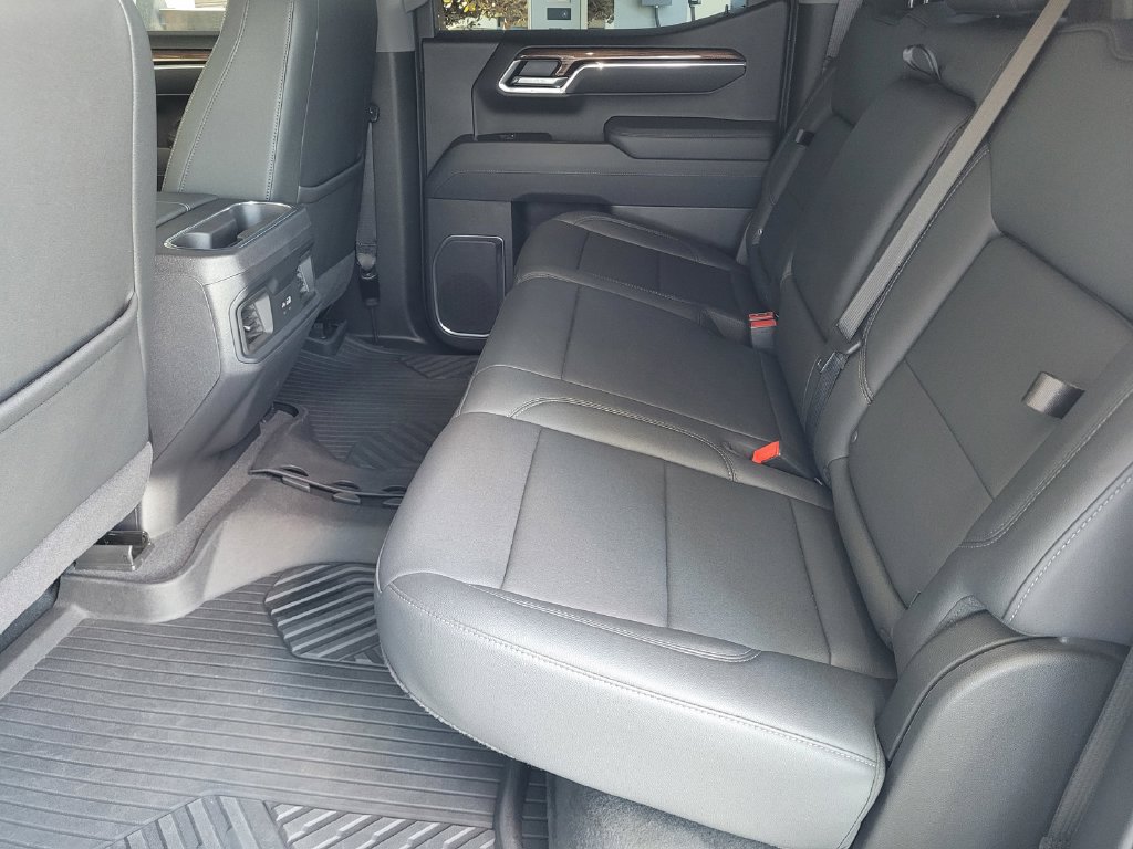 Used 2025 Chevrolet Silverado 1500 RST w/ Convenience Package II AWD/4WD image 10