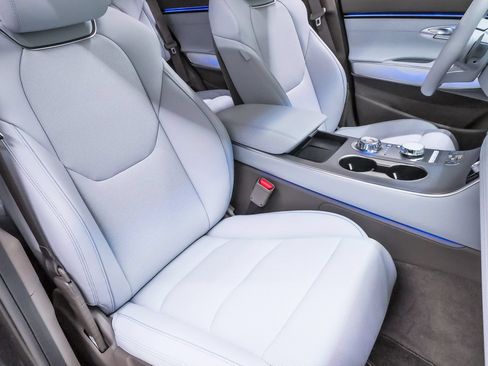 Certified 2026 Genesis GV70 2.5T Advanced AWD/4WD image 15