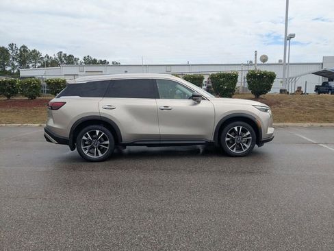 Used 2023 INFINITI QX60 Luxe w/ Cargo Package FWD image 2