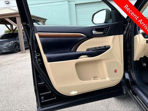 Certified 2019 Toyota Highlander Limited AWD/4WD image 20