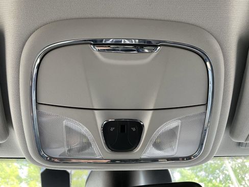 Used 2021 Jeep Cherokee Trailhawk AWD/4WD image 32