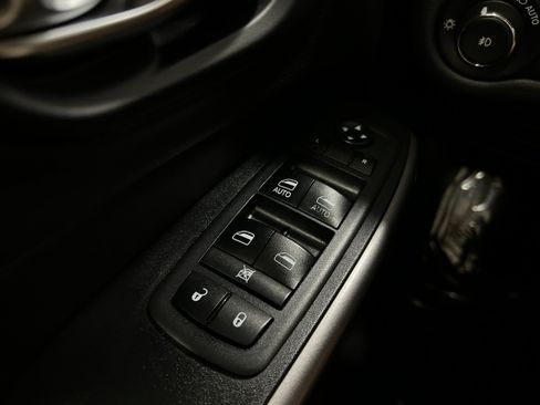Used 2019 Jeep Cherokee Latitude Plus AWD/4WD image 27