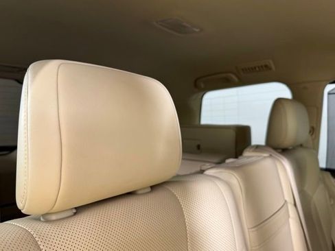 Used 2018 Lexus LX 570 4WD image 32