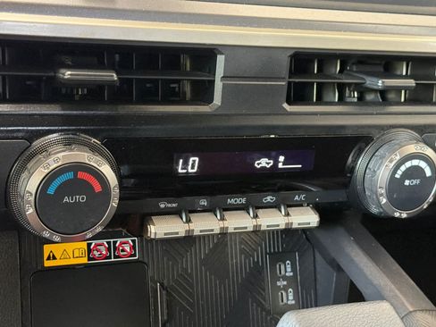 Used 2024 Toyota Tacoma SR5 w/ SR5 Upgrade Package AWD/4WD image 20