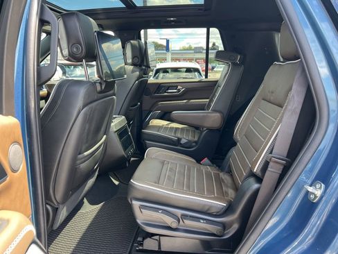 Used 2025 GMC Yukon Denali Ultimate AWD/4WD image 26