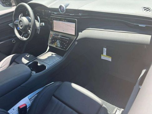 New 2025 Maserati Grecale GT image 2