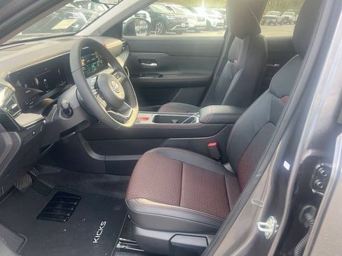 Certified 2025 Nissan Kicks SR image 11