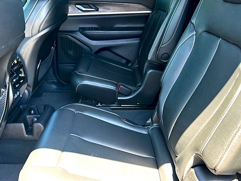 Used 2024 Jeep Grand Cherokee L Limited w/ Black Appearance Package AWD/4WD image 18