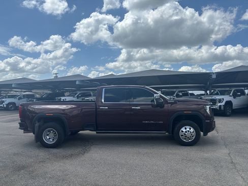 Used 2024 GMC Sierra 3500 Denali Ultimate AWD/4WD image 4